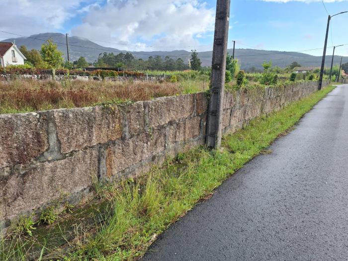Se vende casa para restaurar en Oleiros